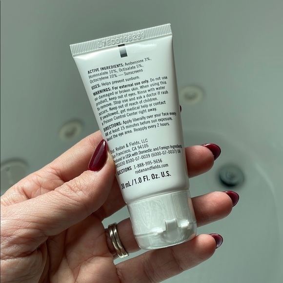 Rodan + Fields UNBLEMISH Invisible Matte Defense SPF 30 - Picture 2 of 3